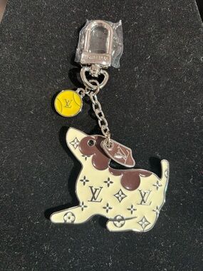 554. Puppy Keychain Charm in Cream & Brown